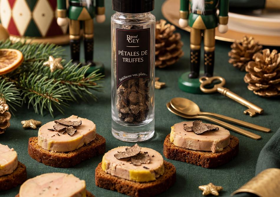 Toasts de foie gras et pétales de truffes, sélection de Noël Maison Raoul Gey